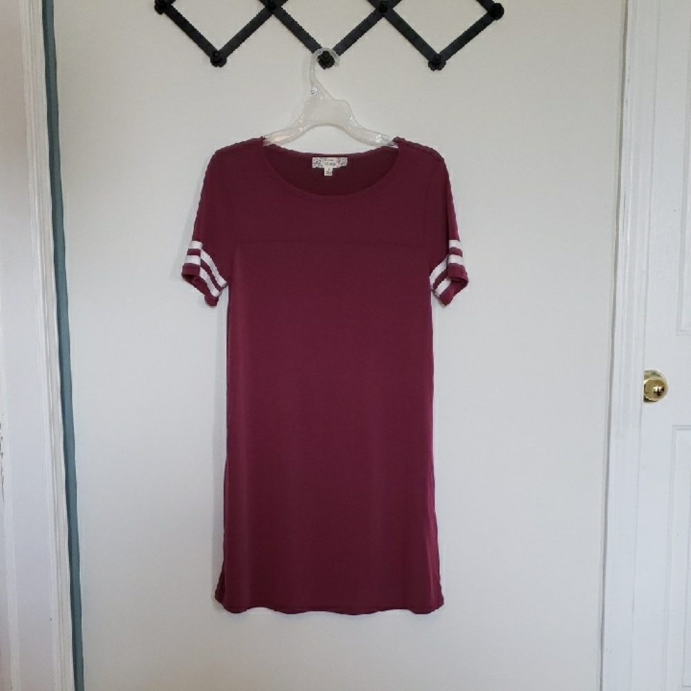 Casual Burgundy Dress with Striped Sleeves